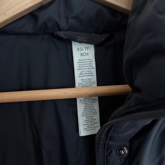 ALO Yoga Gold Rush Black Puffer Jacket - Picture 11 of 11
